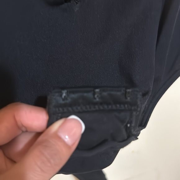 Vince Camuto Black Fitted Sleeveless Bodysuit Size L - Picture 8 of 8